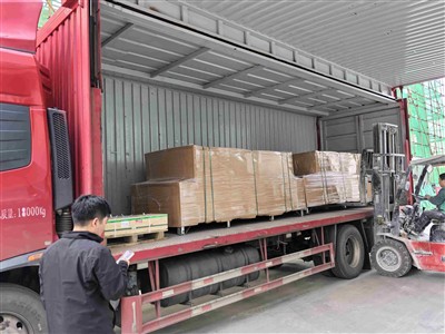 Šedá FRP mřížka odeslána do Rumunska|Sklolaminátové průmyslové podlahy — Preet rošt